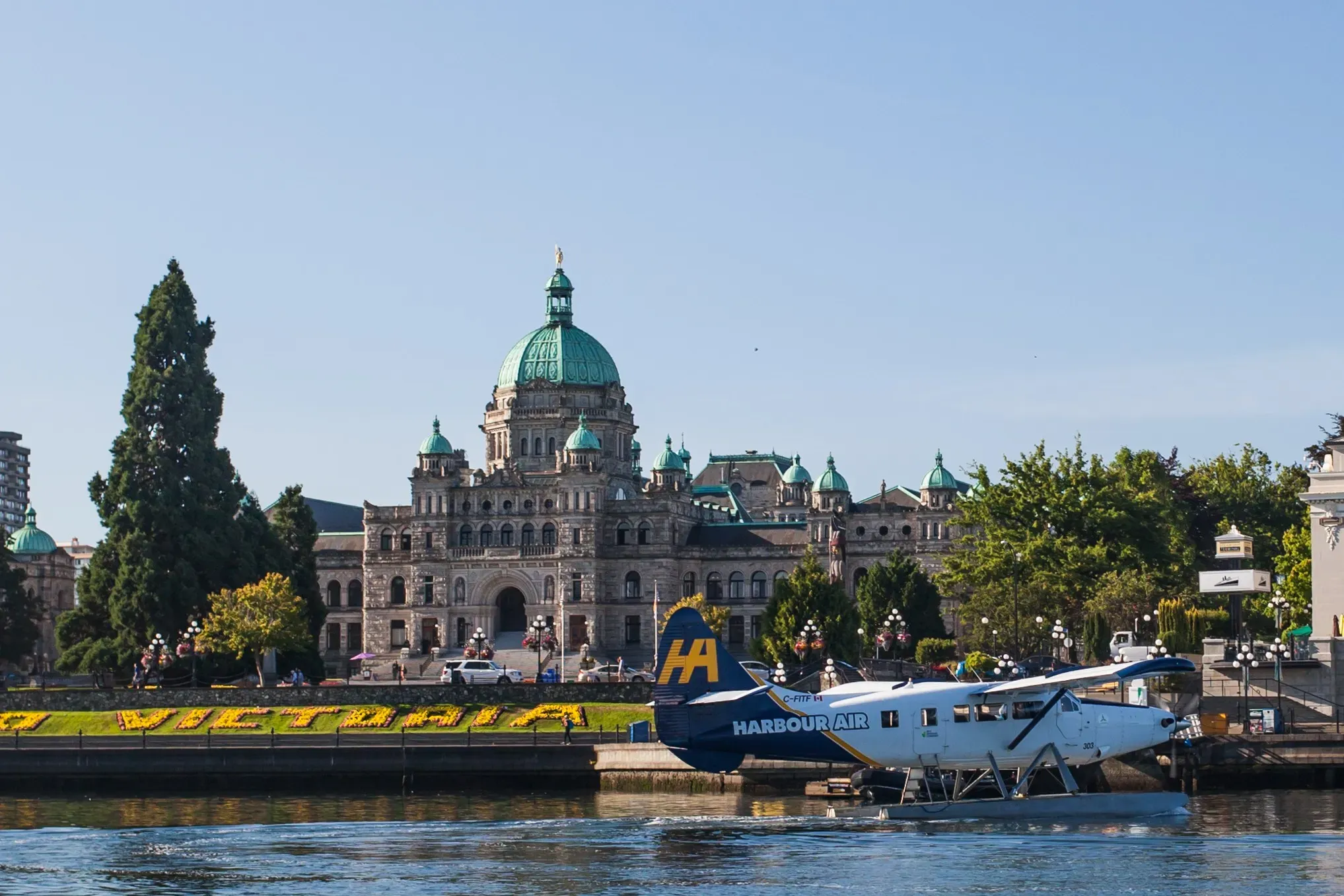 Seaplane in front of Parliament Buildings.webp